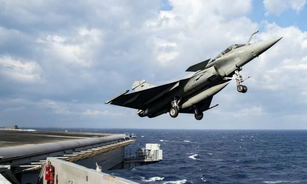 Το Rafale αποκτά προβάδισμα για το ινδικό αεροπλανοφόρο Vikrant